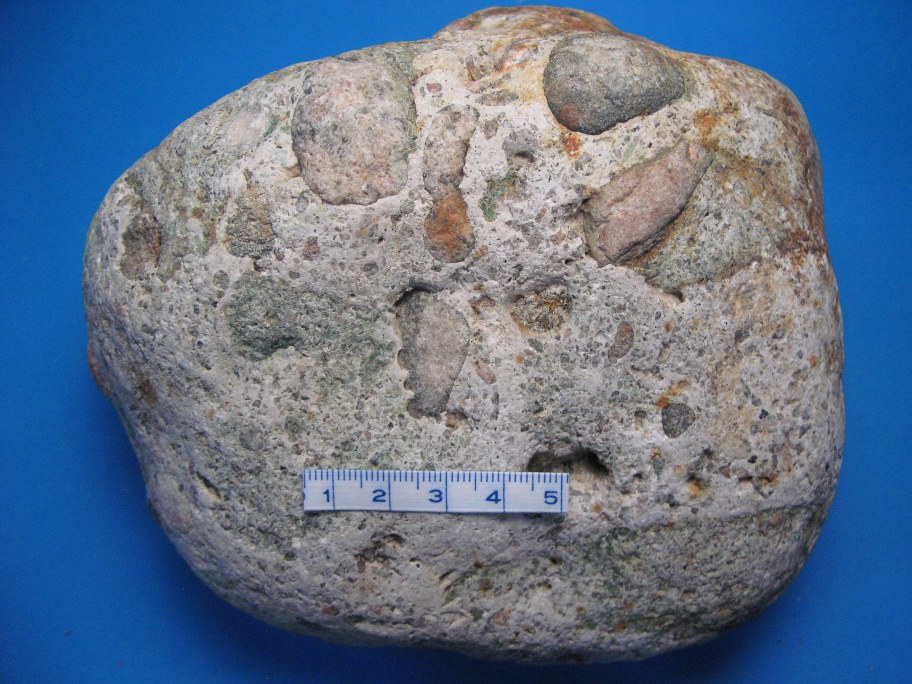 kalkstens Konglomerat med granitstykker
